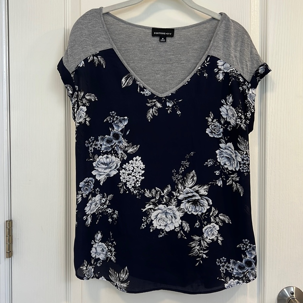 Stitch fix Fortune & Ivy medium navy floral blouse